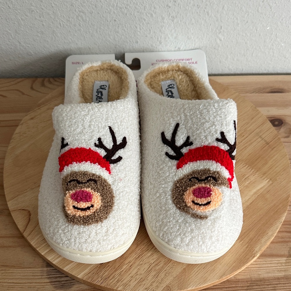 Olivia Miller Holiday Womens Slip-On Slippers